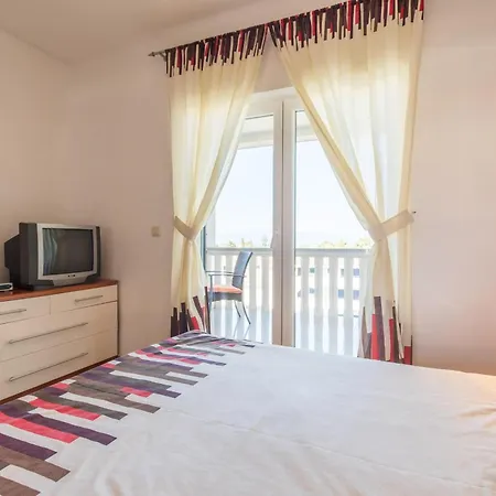 Holiday Home Ore Вилла Малинска
