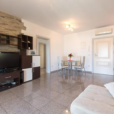 Holiday Home Ore Malinska